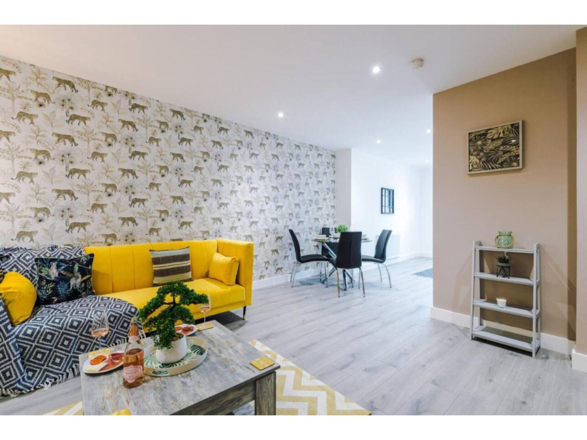 The Ecclesian Deluxe Apartments Near Trafford Centre Eccles Train Station Manchester Kültér fotó